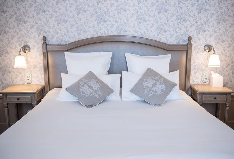 بنسيون Château De Montabert