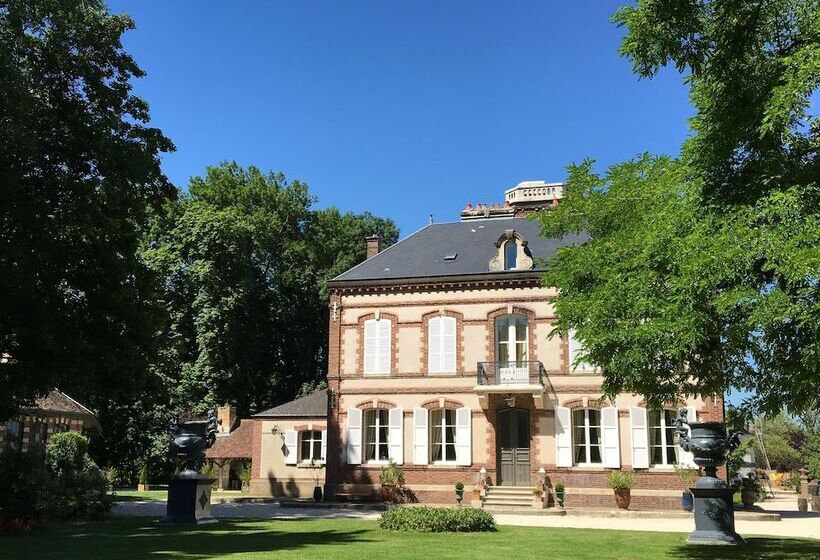 بنسيون Château De Montabert