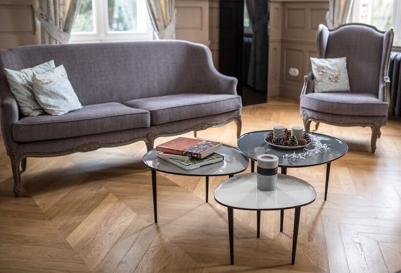 بنسيون Château De Montabert