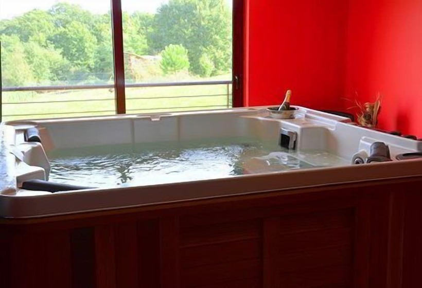 بنسيون Domaine Des Ormeaux