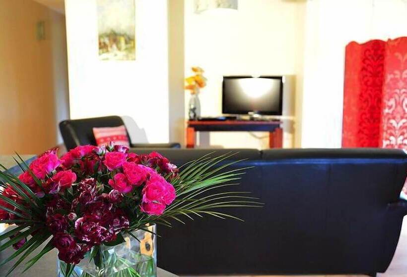 بنسيون Domaine Des Ormeaux