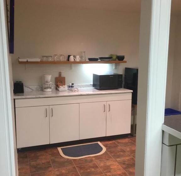 بنسيون Empire Inn And Suites