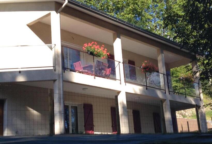 بنسيون Le Mas De Servant Roulottes Et Chambres D Hôtes