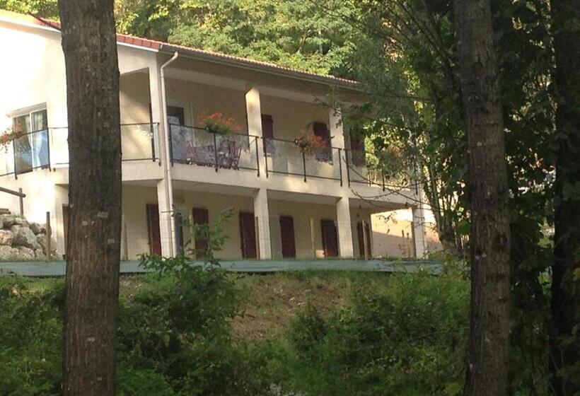 بنسيون Le Mas De Servant Roulottes Et Chambres D Hôtes