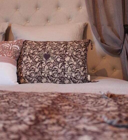 膳宿费 Les Chenes Rouges