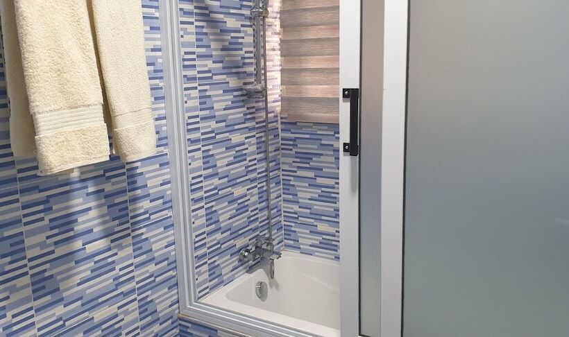 פנסיון Royal Triangle Guest House