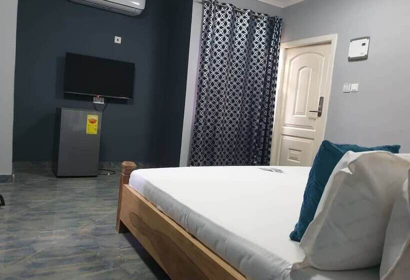 פנסיון Royal Triangle Guest House