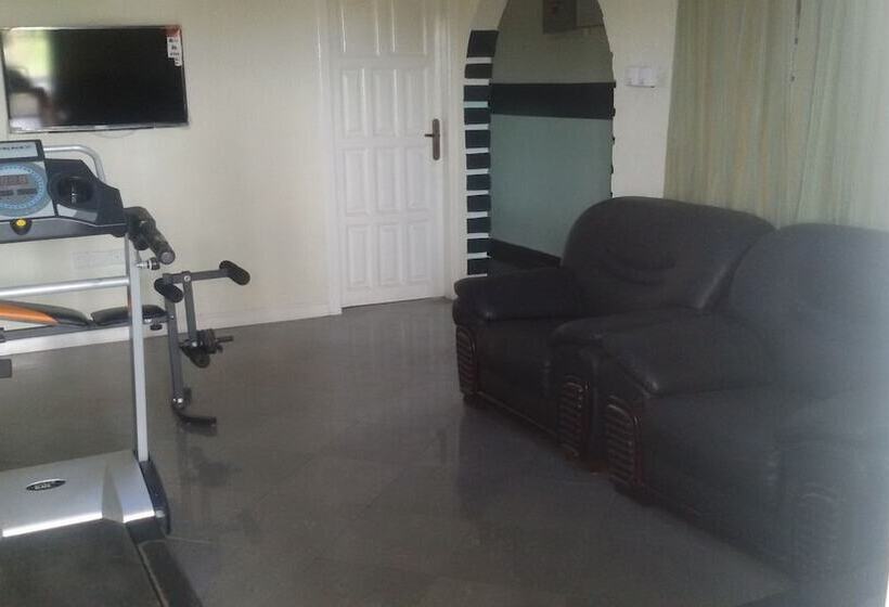 פנסיון Royal Triangle Guest House