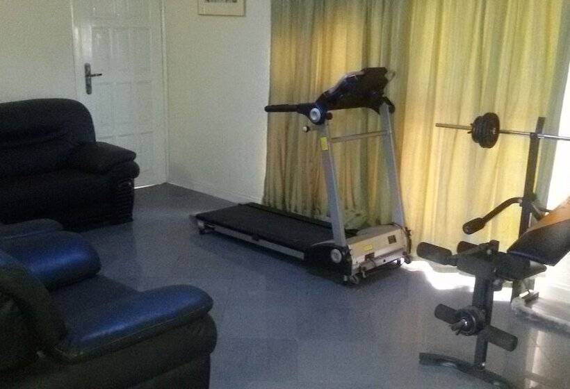 פנסיון Royal Triangle Guest House