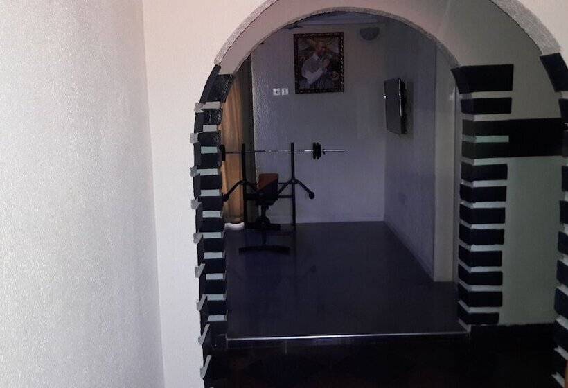 פנסיון Royal Triangle Guest House