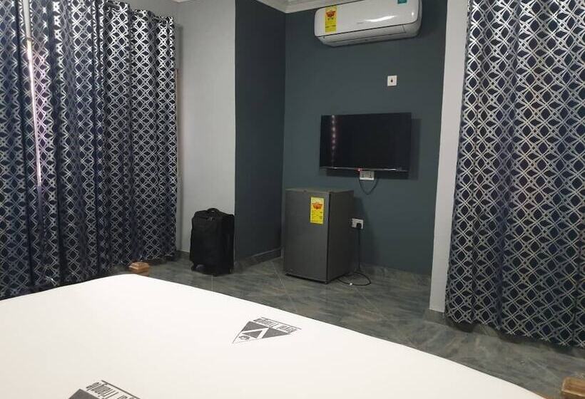 פנסיון Royal Triangle Guest House