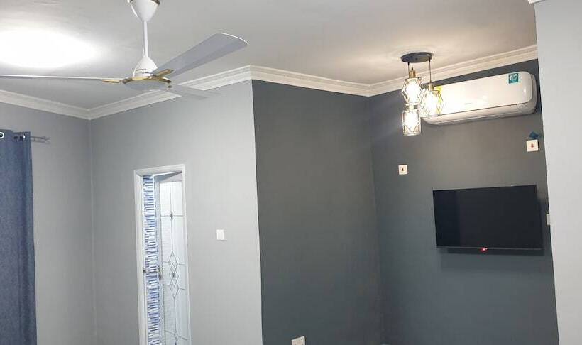 פנסיון Royal Triangle Guest House