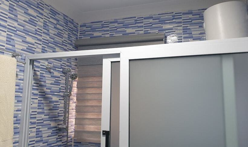 פנסיון Royal Triangle Guest House