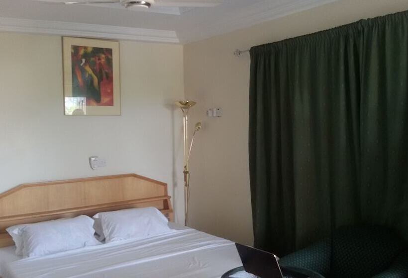 פנסיון Royal Triangle Guest House