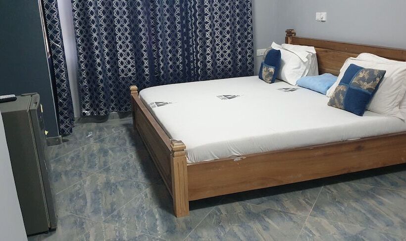 פנסיון Royal Triangle Guest House