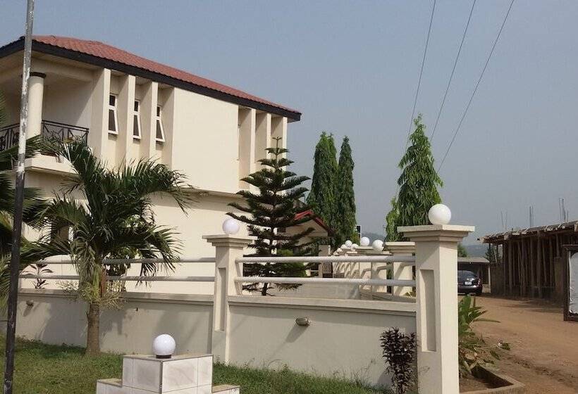 פנסיון Royal Triangle Guest House