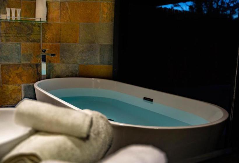 פנסיון Waterfall Springs Retreat & Wildlife Sanctuary