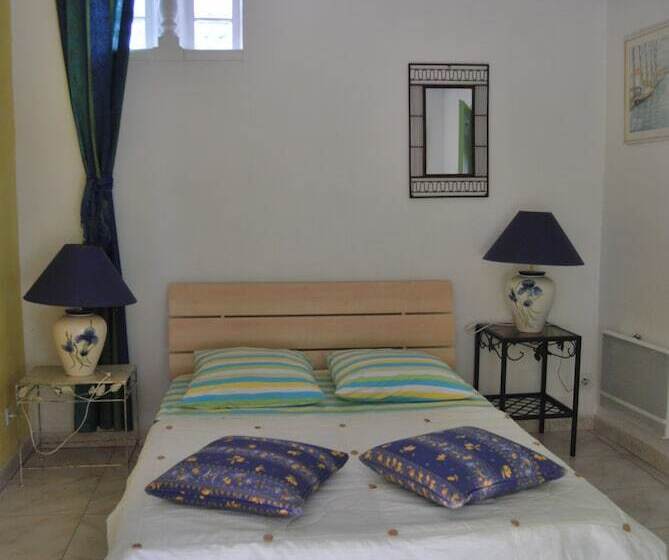 مبيت وإفطار Chambre D Hotes Les Alicantes