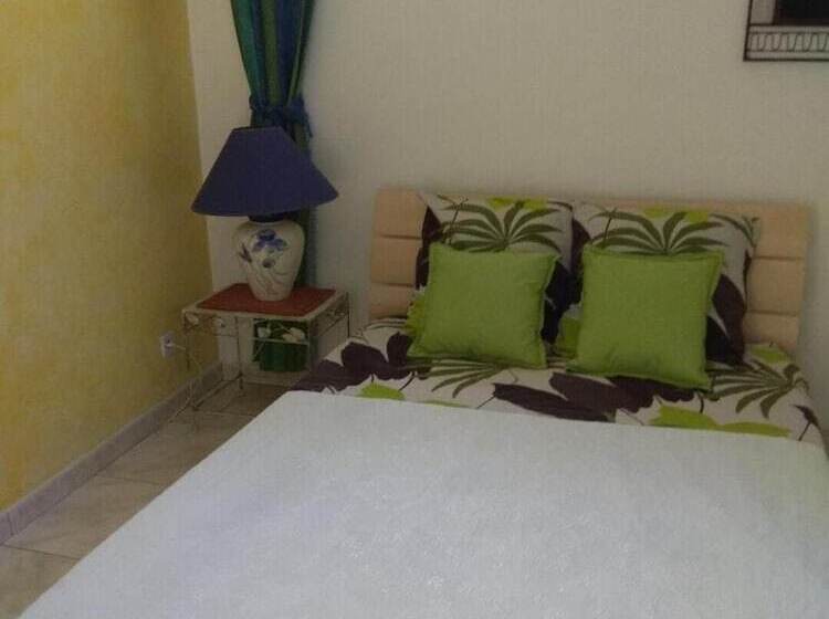 مبيت وإفطار Chambre D Hotes Les Alicantes