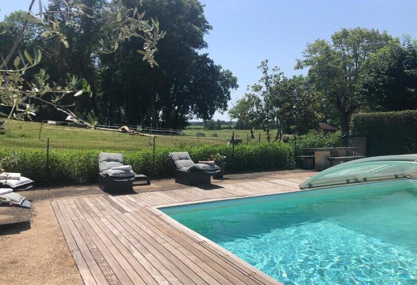 Bed and Breakfast Chateau De Sury