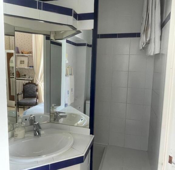 Bed and Breakfast Chateau De Sury