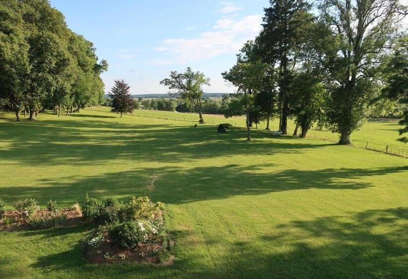 Bed and Breakfast Chateau De Sury