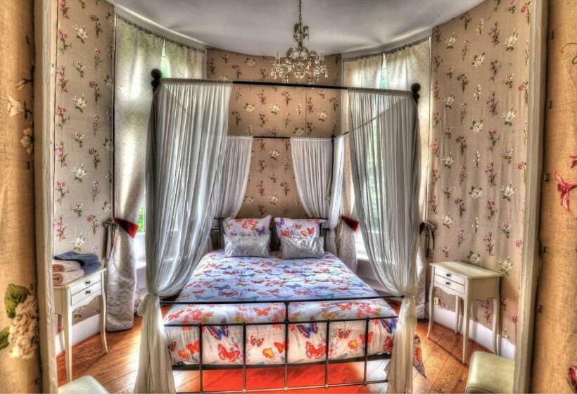 Bed and Breakfast Château De Blavou Normandie