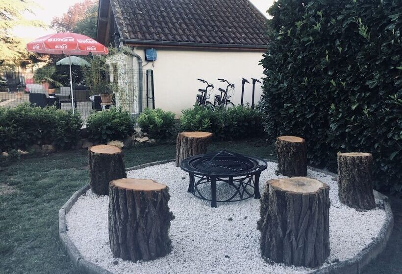 فندق فئة نجمة واحدة Auberge Du Relais D Auniac Hotel Bar Restaurant Piscine