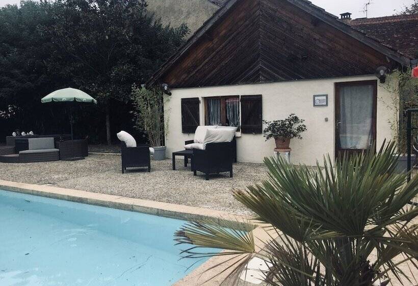 여관 Auberge Du Relais D Auniac Hotel Bar Restaurant Piscine