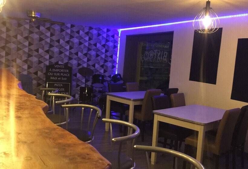 여관 Auberge Du Relais D Auniac Hotel Bar Restaurant Piscine