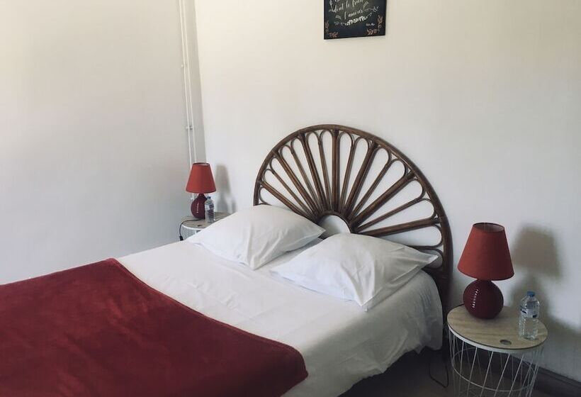 فندق فئة نجمة واحدة Auberge Du Relais D Auniac Hotel Bar Restaurant Piscine