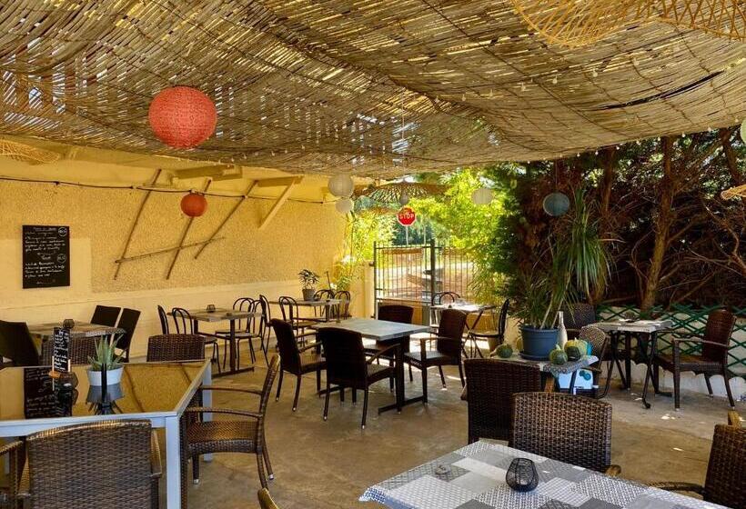 여관 Auberge Du Relais D Auniac Hotel Bar Restaurant Piscine