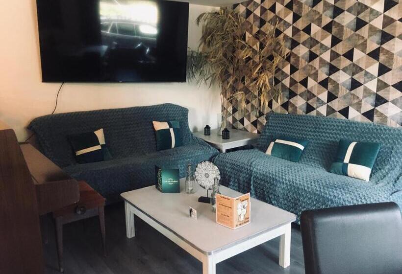 فندق فئة نجمة واحدة Auberge Du Relais D Auniac Hotel Bar Restaurant Piscine