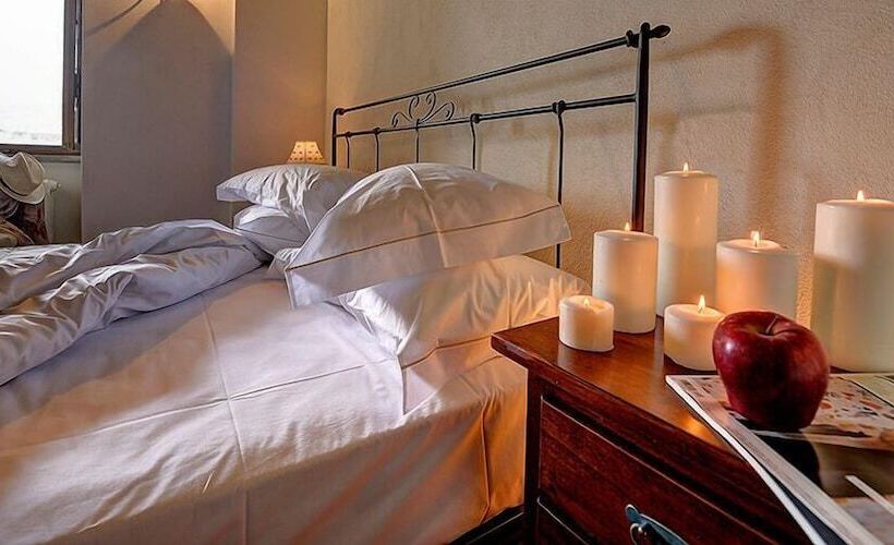 فندق فئة نجمة واحدة Borgotufi Albergo Diffuso