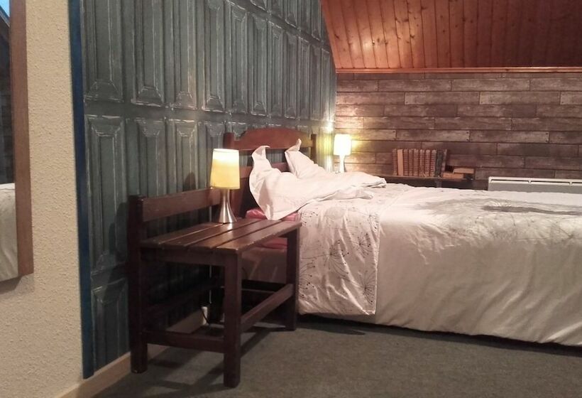 Хостел L Auberge De Mandrin