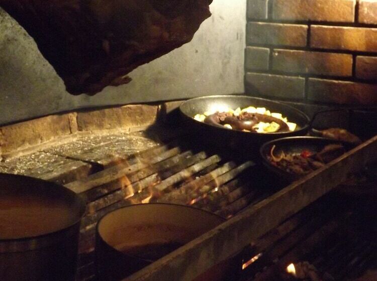 Хостел L Auberge De Mandrin