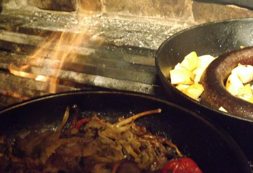 Хостел L Auberge De Mandrin