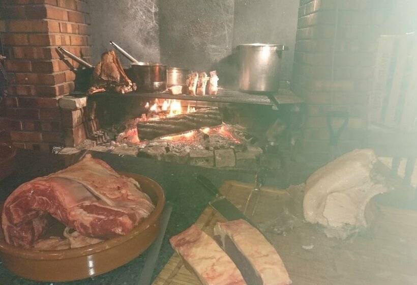 Хостел L Auberge De Mandrin