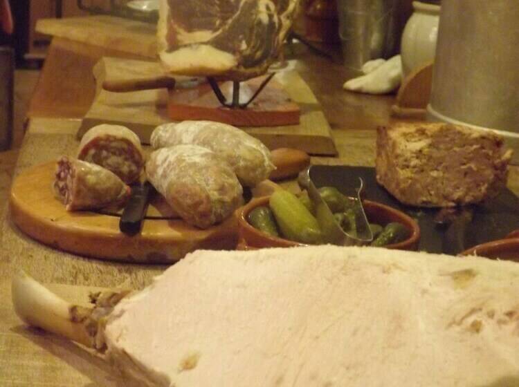 Хостел L Auberge De Mandrin