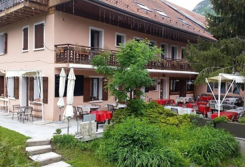 בית מלון כפרי Auberge Des Clarines