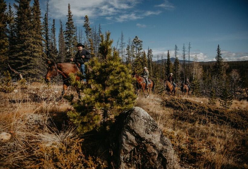 ホテル Big Creek Lodge Working Guest Ranch