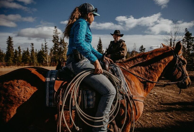 ホテル Big Creek Lodge Working Guest Ranch