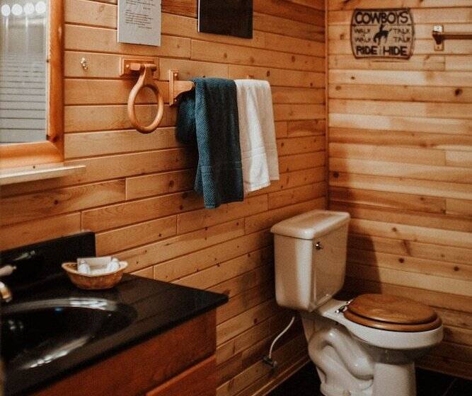 ホテル Big Creek Lodge Working Guest Ranch