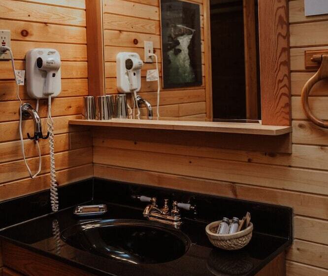 ホテル Big Creek Lodge Working Guest Ranch