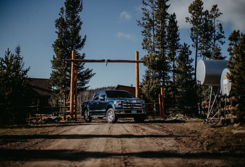 ホテル Big Creek Lodge Working Guest Ranch