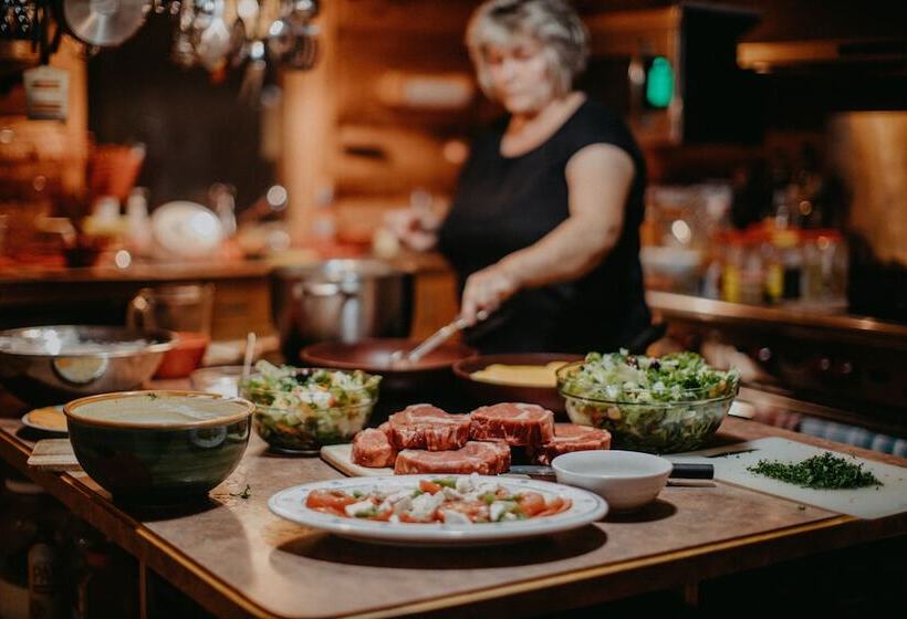 ホテル Big Creek Lodge Working Guest Ranch