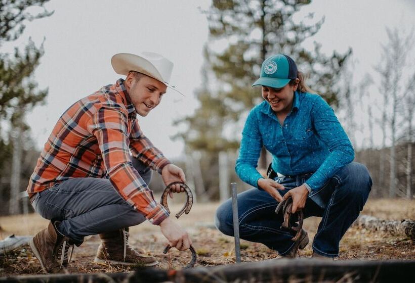 ホテル Big Creek Lodge Working Guest Ranch