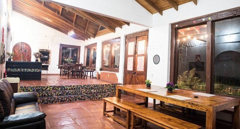 בית מלון כפרי Casa Pernia