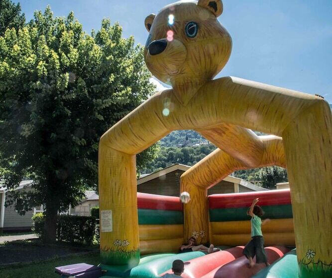 בית מלון כפרי Espace Pyrénées Loisirs Campsite