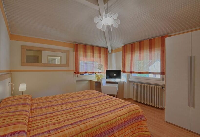 فندق Europa   Sorico